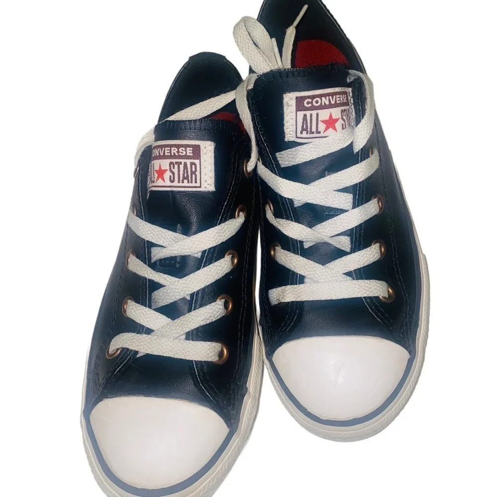 Converse chuck taylor all star black leather low top sneakers size 2 youth